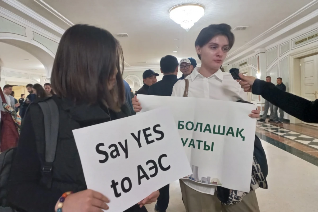 Большая часть казахстанцев поддерживает строительство АЭС