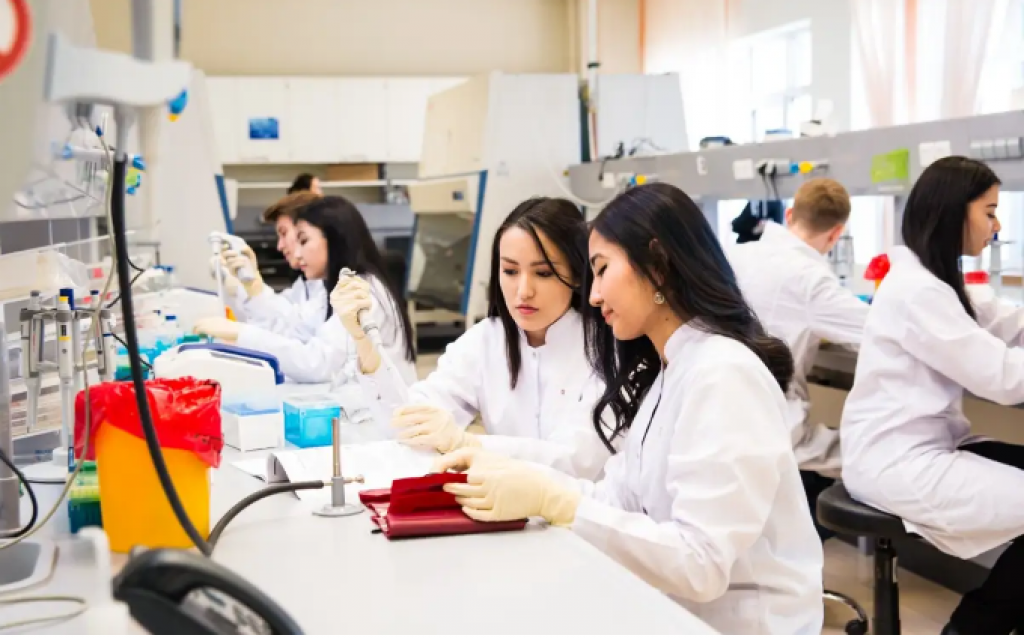 Почти 178 тысяч молодых специалистов выпустятся из вузов Казахстана в этом году