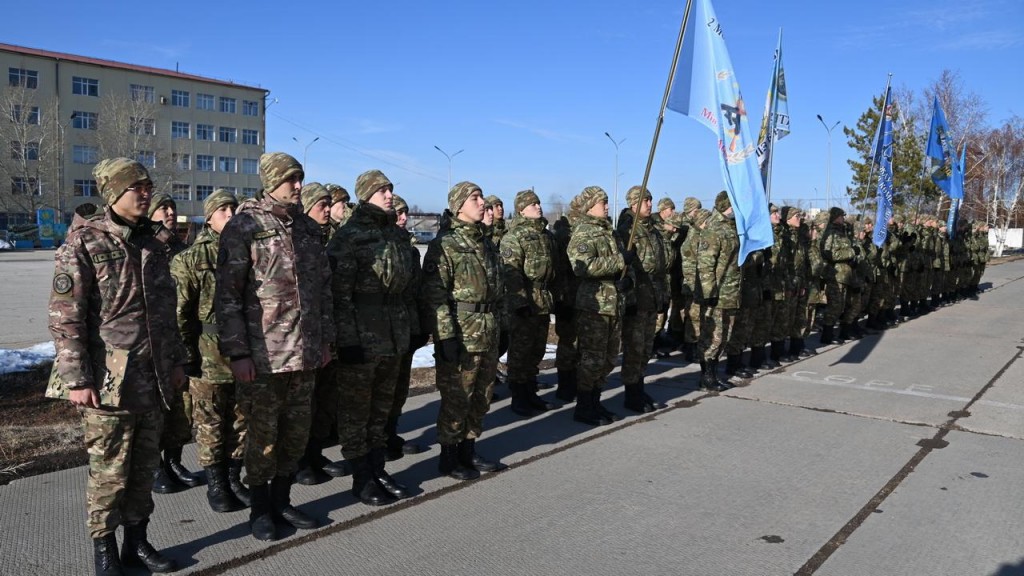 «Алаш! Әруақ! Абылай!» — казахские военные традиции ожили на Дне батыров в Караганде