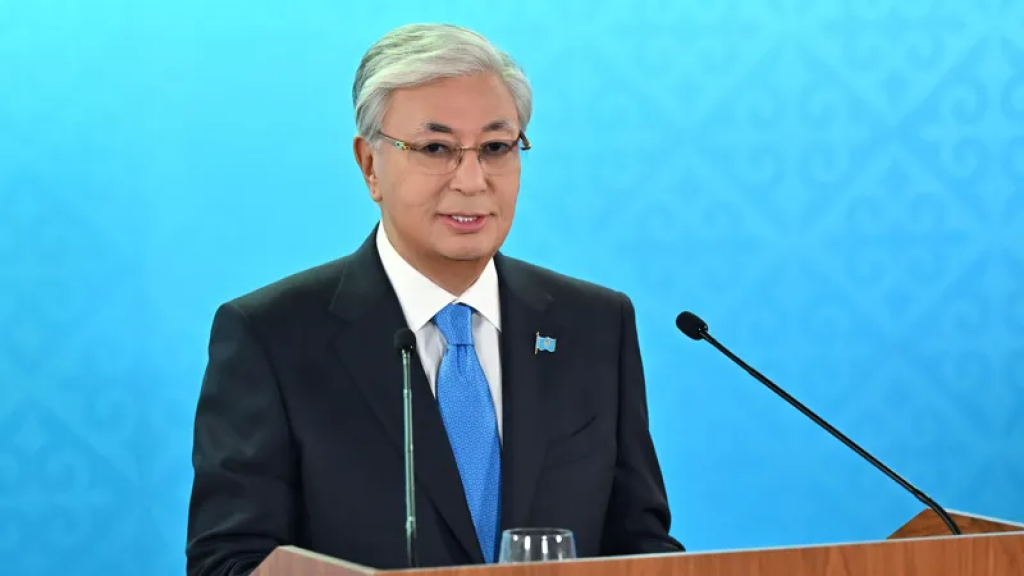 Глава государства поздравил казахстанцев с Днем благодарности