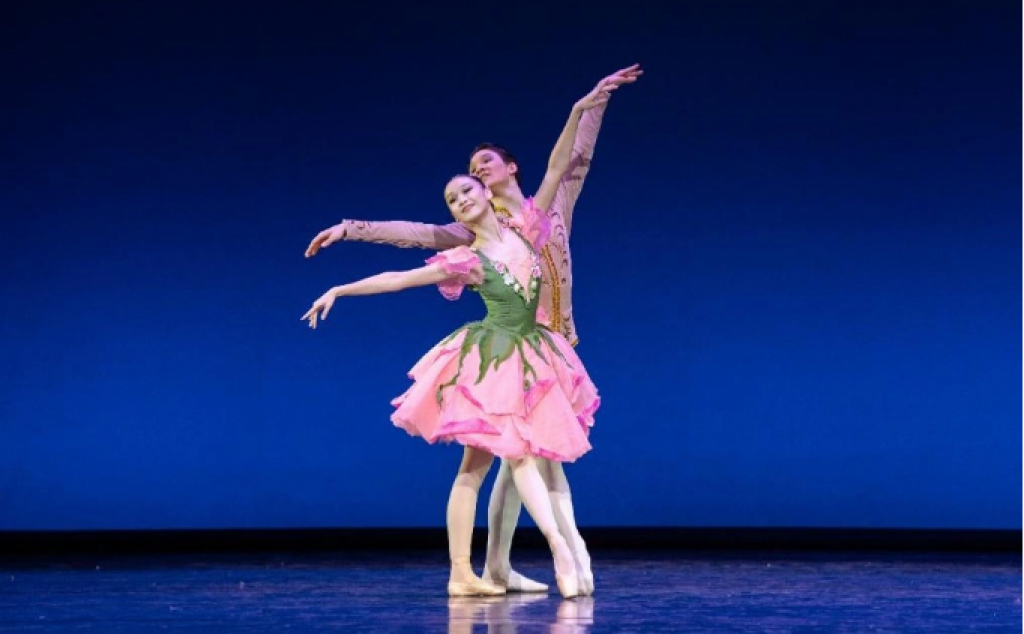 Выплаты надбавок к зарплате артистам балета пересмотрят в Казахстане