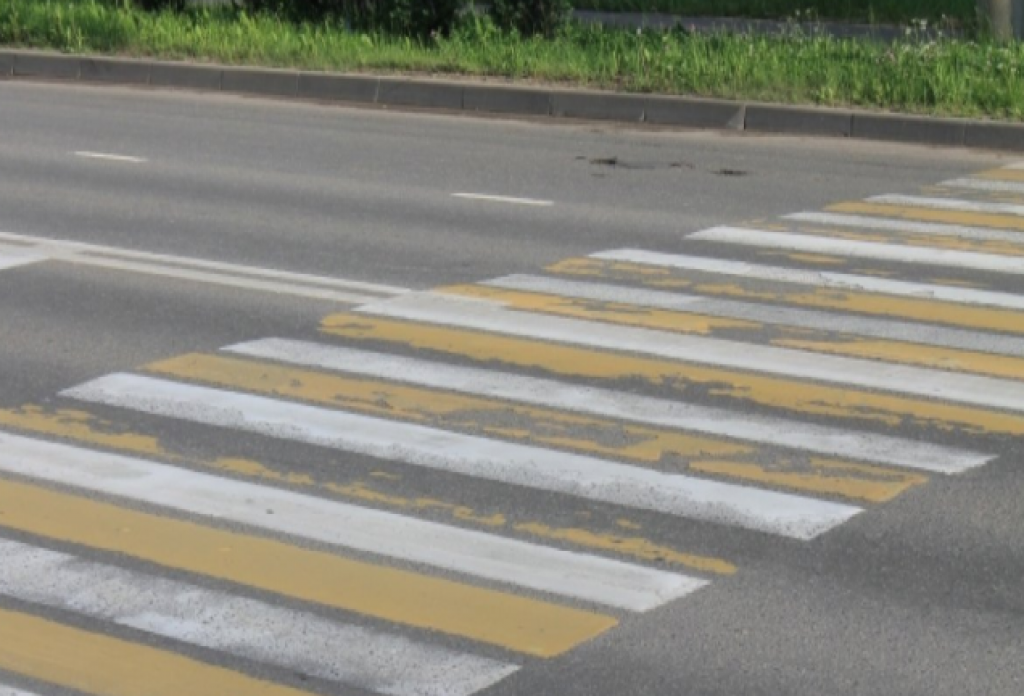 В Темиртау на пешеходном переходе сбили женщину