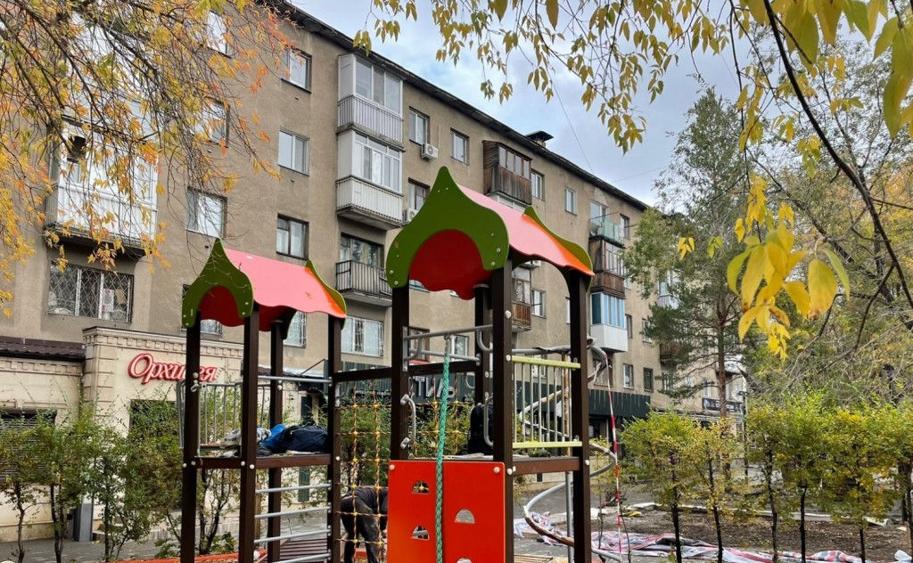 Работы в одном из новых скверов Караганды завершены