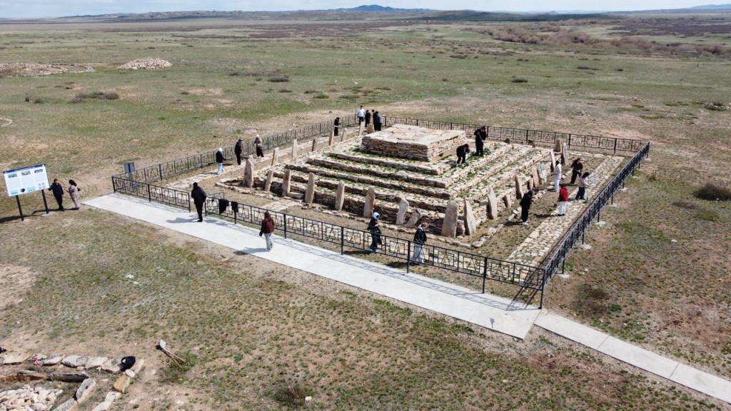 Живая история степи: карагандинская молодёжь побывала в эко-туре по Талдинскому парку