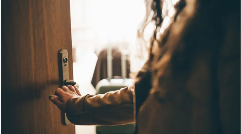 Карагандинка подала иск к акиму из-за квартиры, в которой она с семьей живет 17 лет