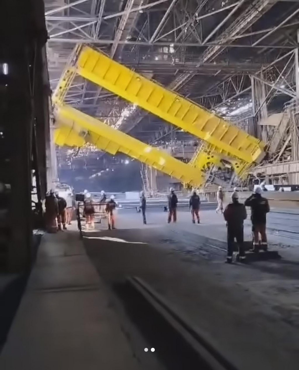 На комбинате в Темиртау упал мостовой кран: обошлось без жертв