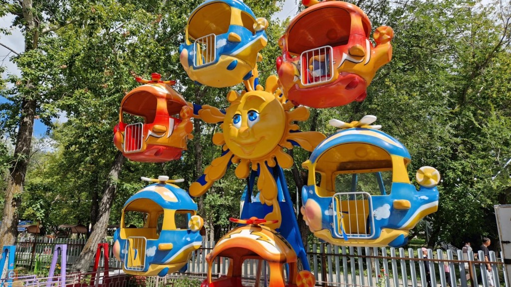 В Центральном парке Караганды обновили детские аттракционы