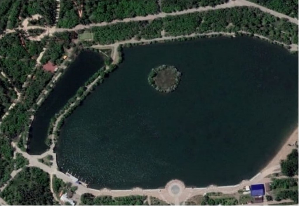 Остров в центре озера в карагандинском парке оставили для животных и птиц