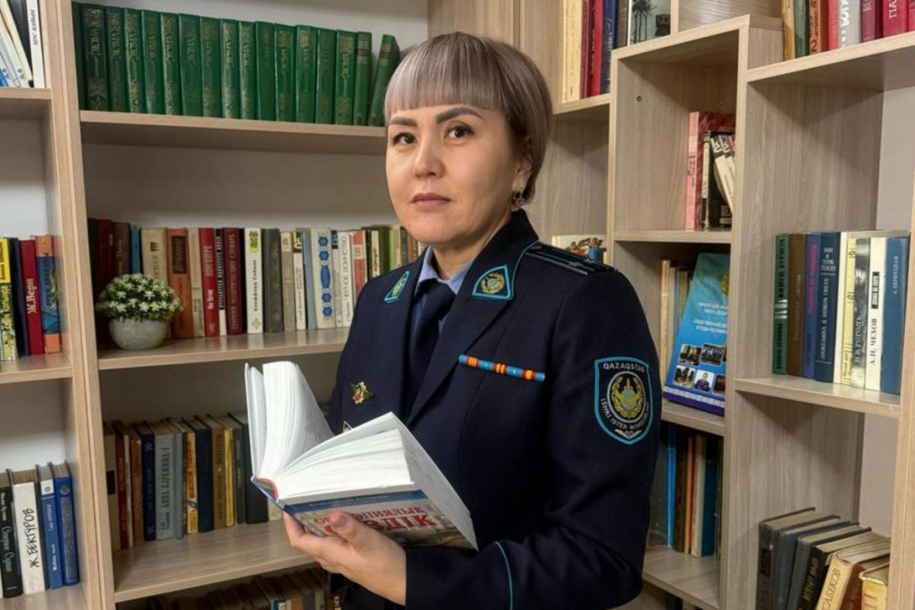 Хранительницы порядка в документах полиции Карагандинской области