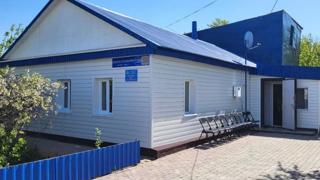 В Осакаровском районе отремонтировали дом ветерана ВОВ Анны Котовой