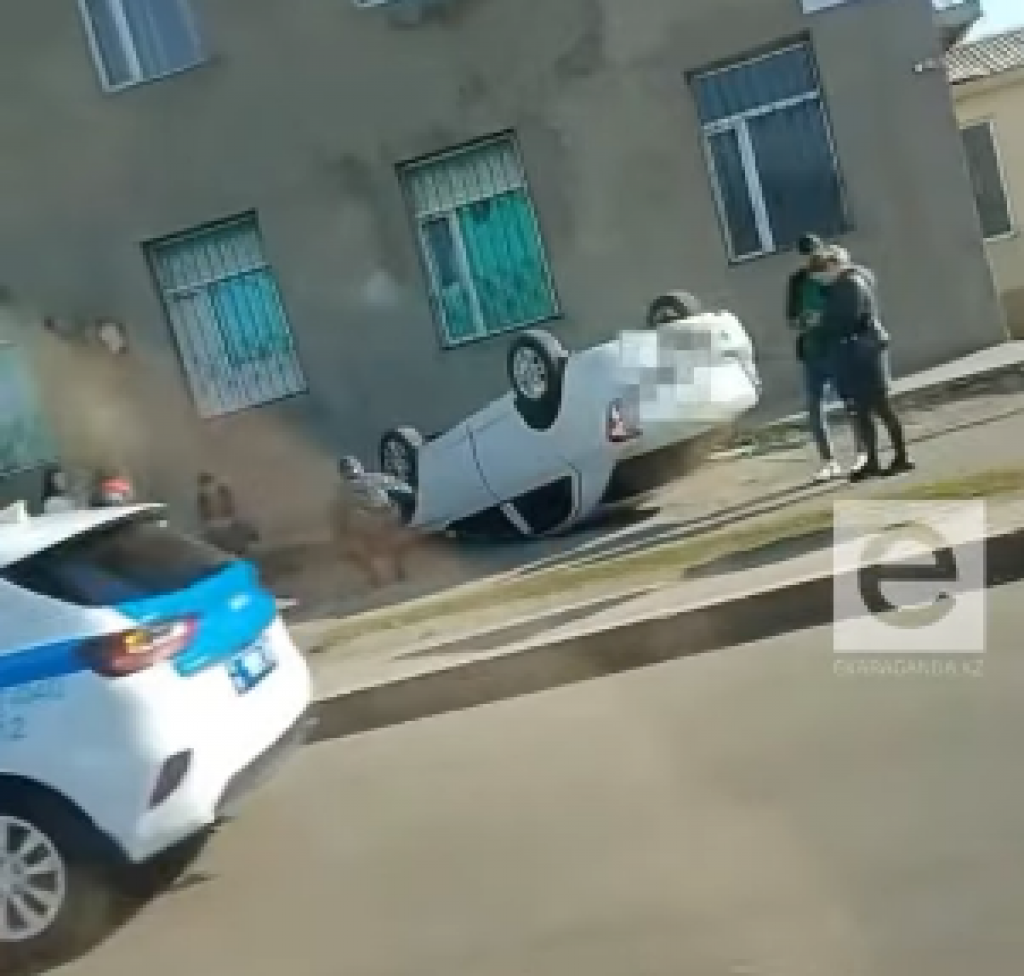 Қарағандыда Жас жүргізуші көлік құралын басқара алмай аударылып кетті