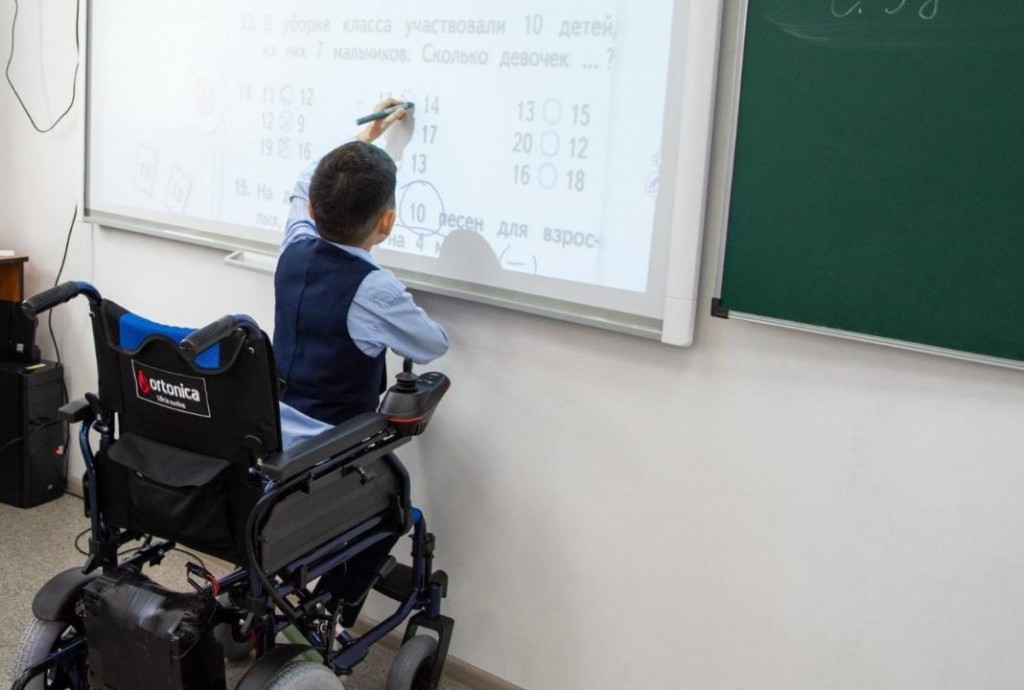 Ермаганбет Булекпаев встретился с родителями особенных детей