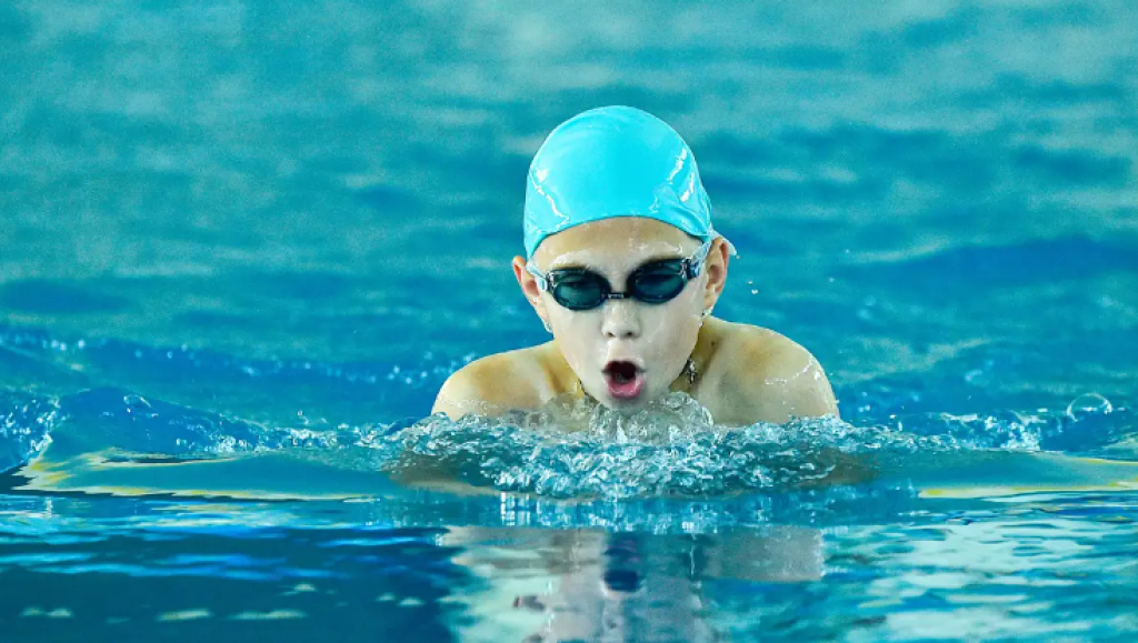 Свыше 11 тысяч детей обучены навыкам плавания в Казахстане