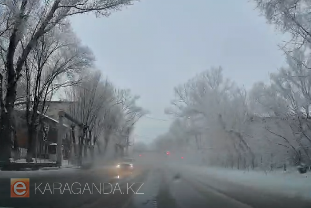 В Караганде улицы Михайловки затопило из-за аварии на водопроводе