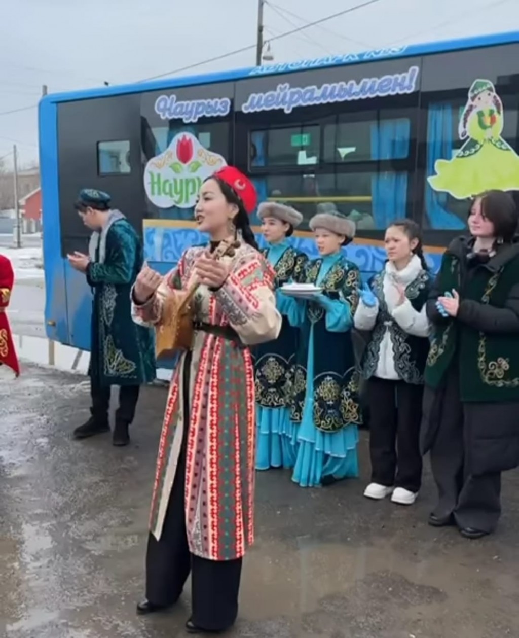В Караганде начал курсировать праздничный автобус