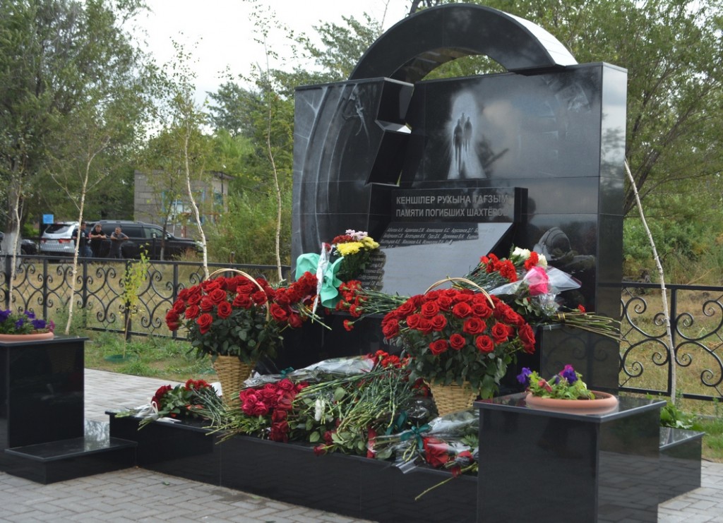 На шахте Костенко открыли памятник погибшим горнякам