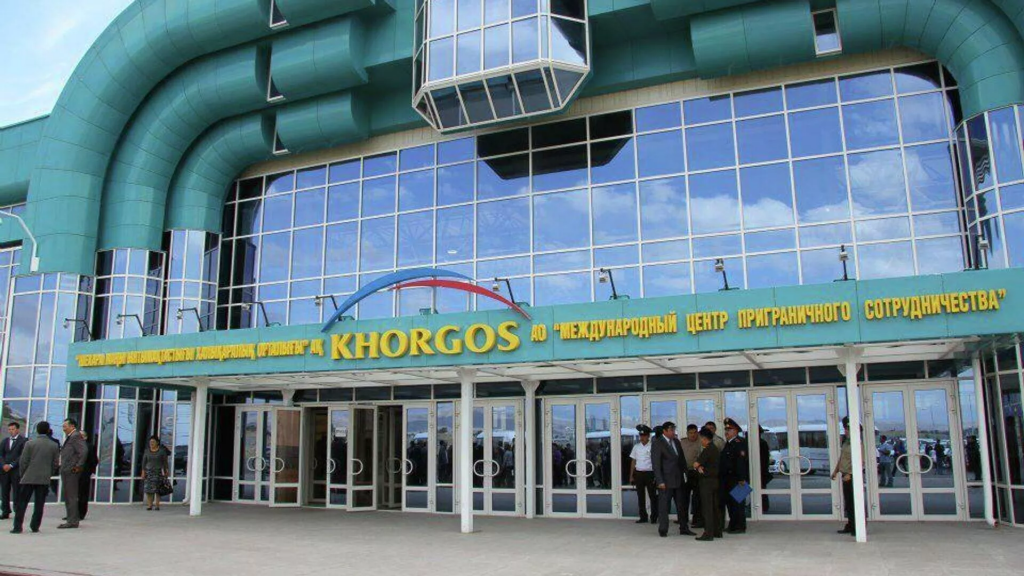 Автомобильные пункты пропуска на границе с Китаем 16-17 декабря работать не будут - КГД