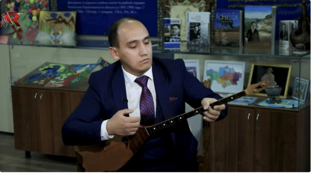 Этникалық орыс Дина Нұрпейісованың күйін орындап, 