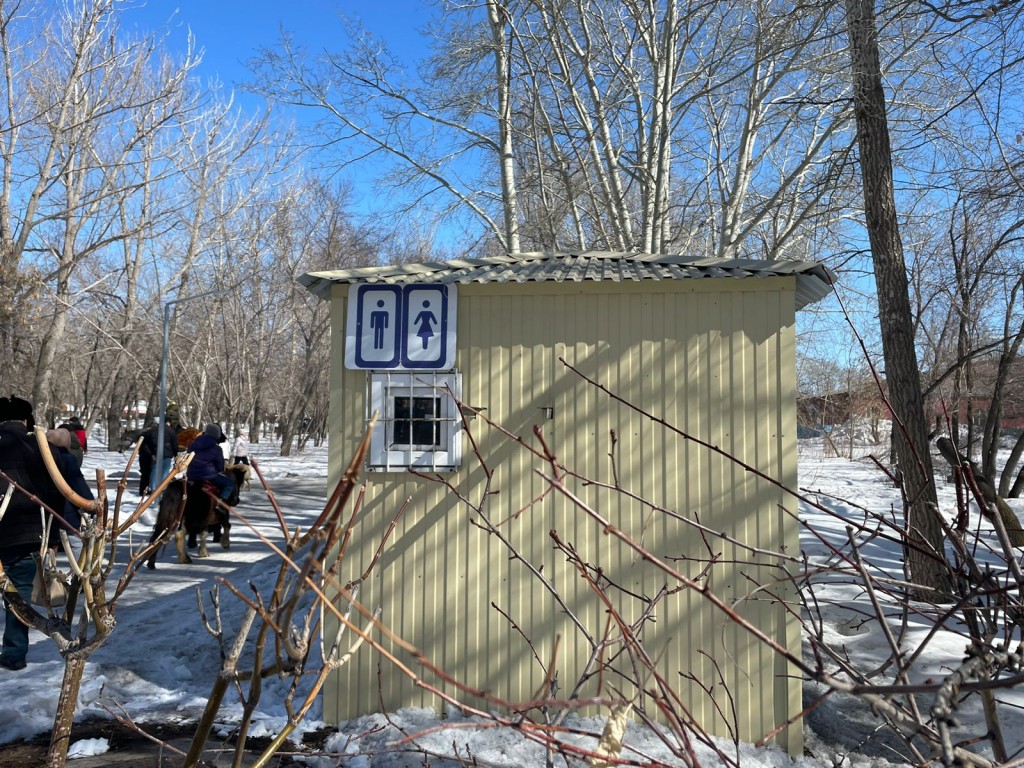 В трех парках Караганды планируется установка стационарных туалетов