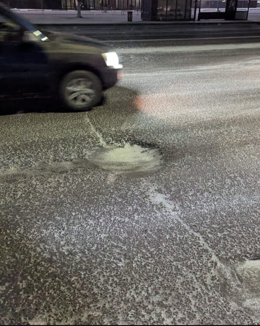 «Хочу прокатиться по городу с акимом» — карагандинцы жалуются на состояние дорог