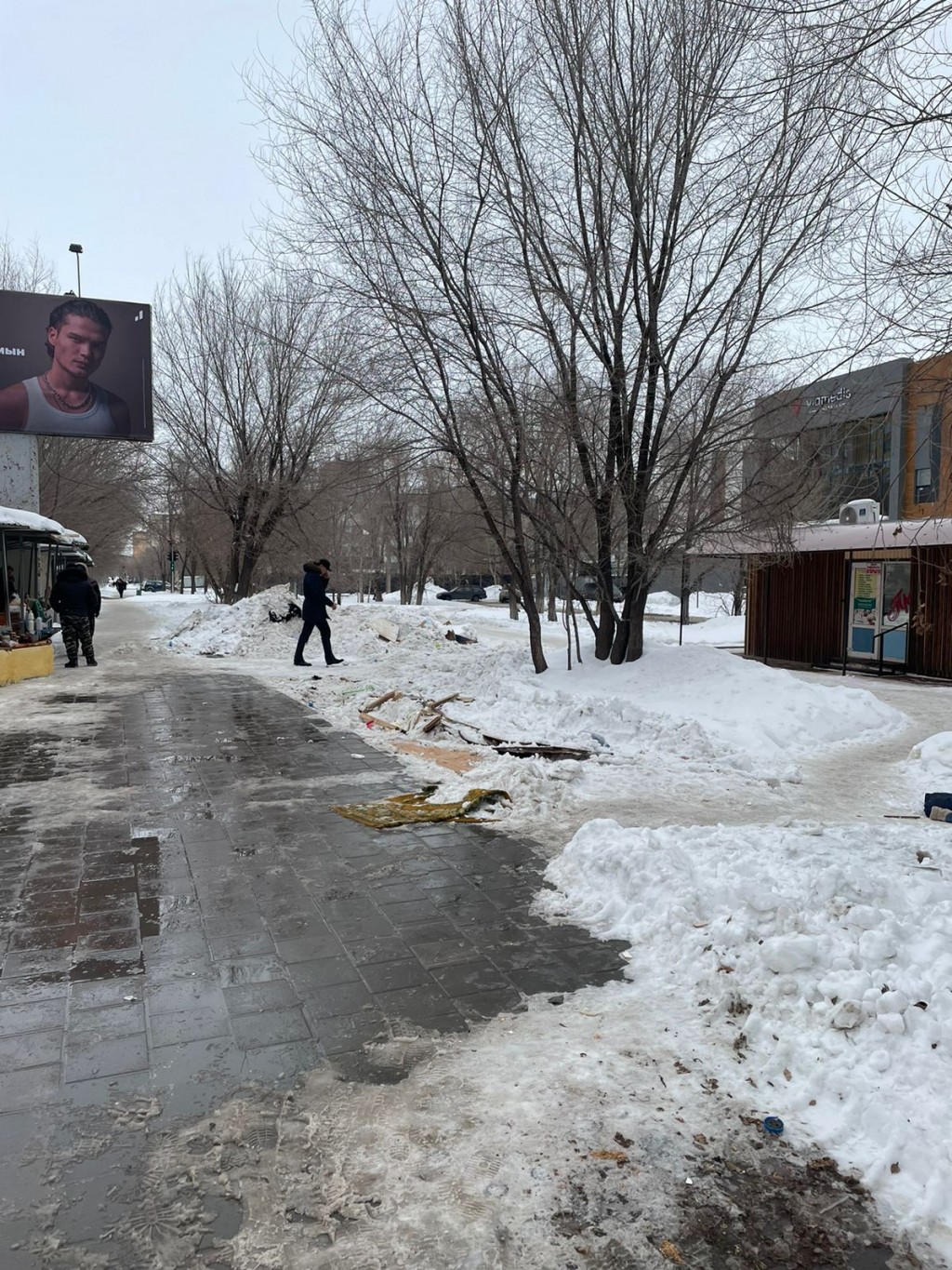 В Караганде начали наводить порядок на месте торговли дачников