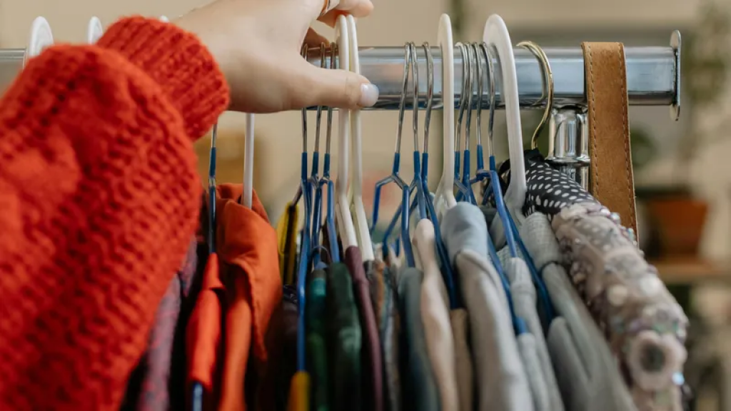 Какие цвета принесут удачу в марте 2025 года, а какие лучше избегать