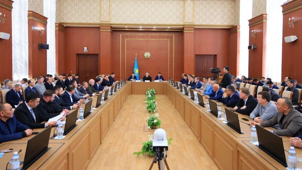 Ермағанбет Бөлекпаев қарағандылық кәсіпкерлермен проблемалық мәселелерді талқылады