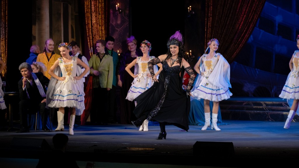 Карагандинский театр музкомедии открыл 52-й сезон