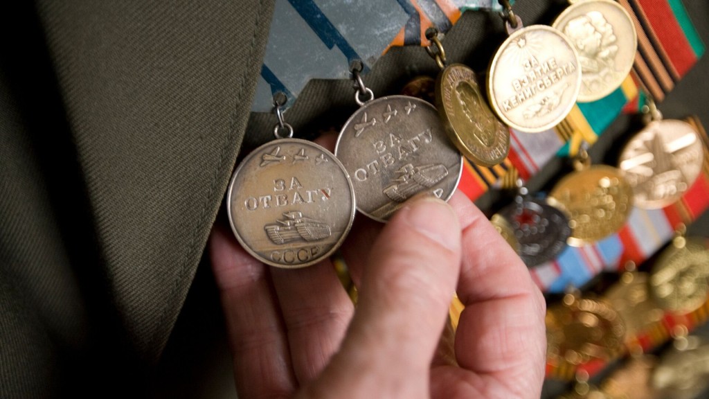 Аким Караганды побывал в гостях у ветеранов Великой Отечественной войны