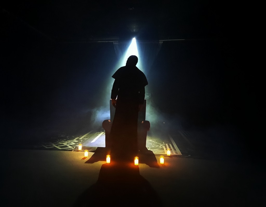 «Комната Святого Мартина»: в карагандинском независимом театре представили мистический хоррор