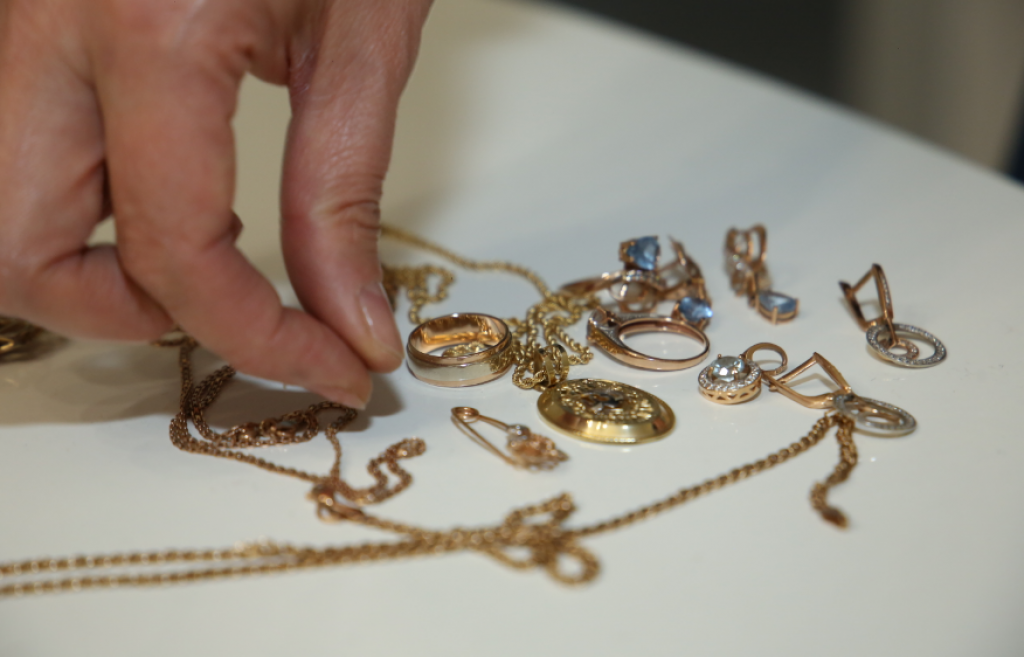 Чем грозит продажа ювелирных изделий без пробы