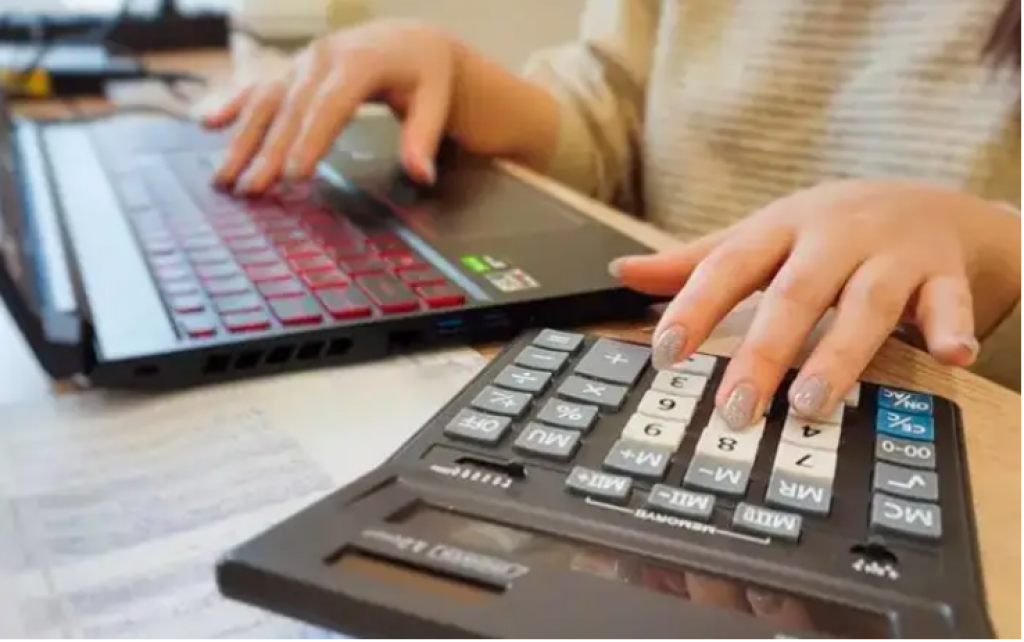 Трех крупных сотовых операторов Казахстана подозревают в сговоре: что им грозит