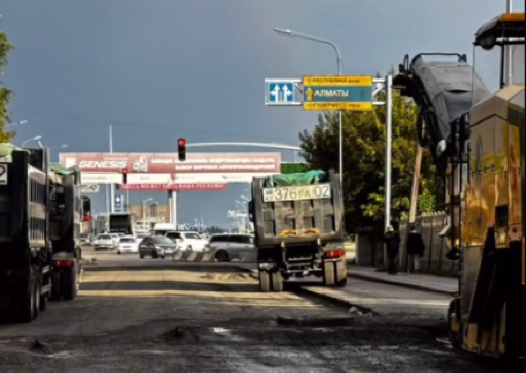 Карагандинцы жалуются на пробки из-за ремонта дороги на улице Гоголя