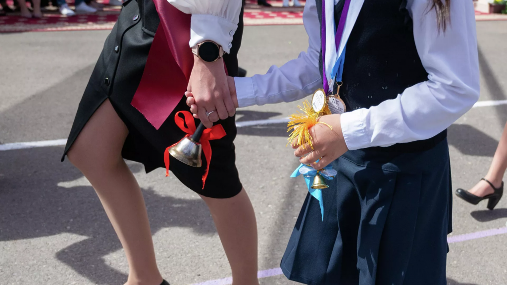 В школах Казахстана запретили праздновать пышно завершение учебного года