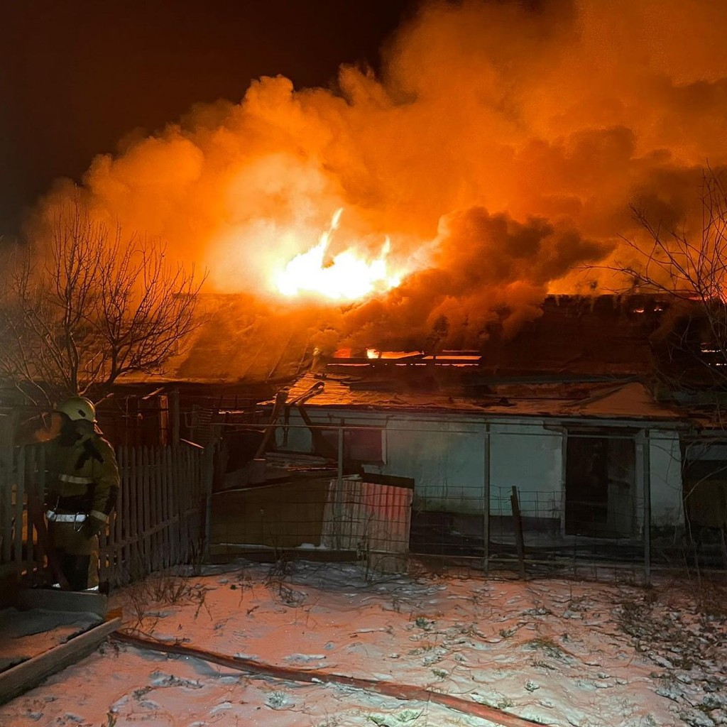 У жителей поселка Топар Карагандинской области сгорел сарай: хозяева лишились пяти кур