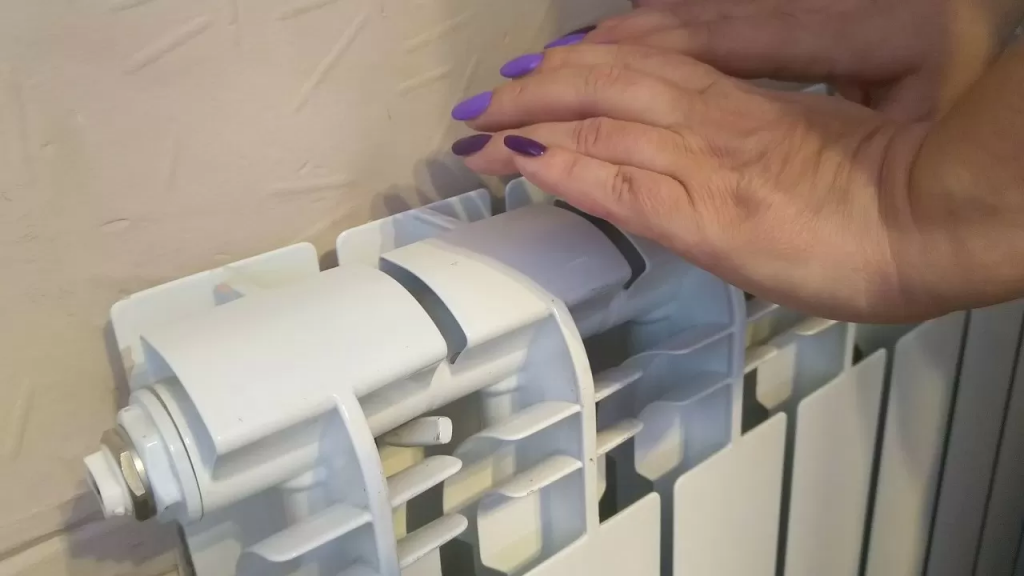 Мажилисмен просит дать казахстанцам возможность установить поквартирные счетчики