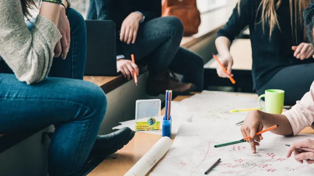 Студенты и педагоги колледжей смогут проходить обучение и стажировку за границей: утверждены правила