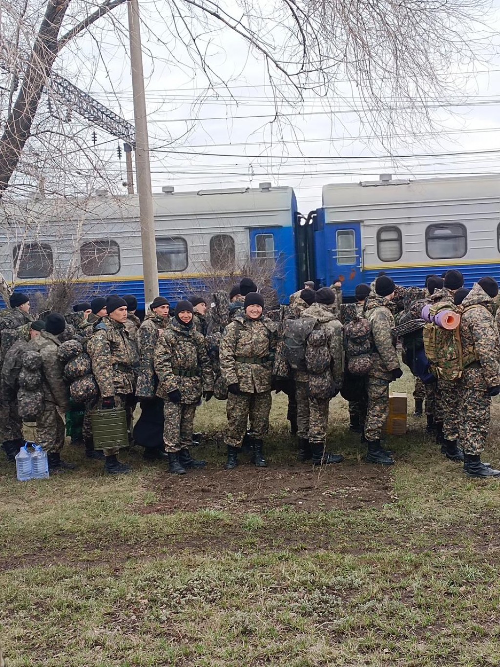 Карагандинские военнослужащие выехали в Атырау устранять последствия паводков