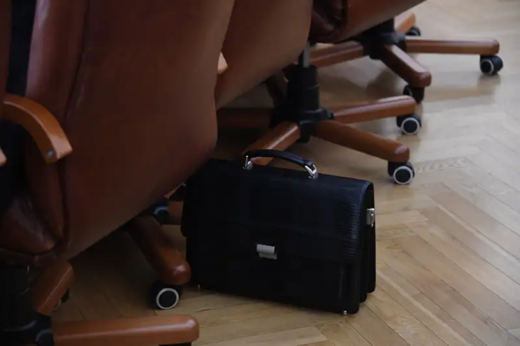 На госслужбу нельзя принимать граждан, совершивших тяжкие и особо тяжкие преступления: новое НП КС