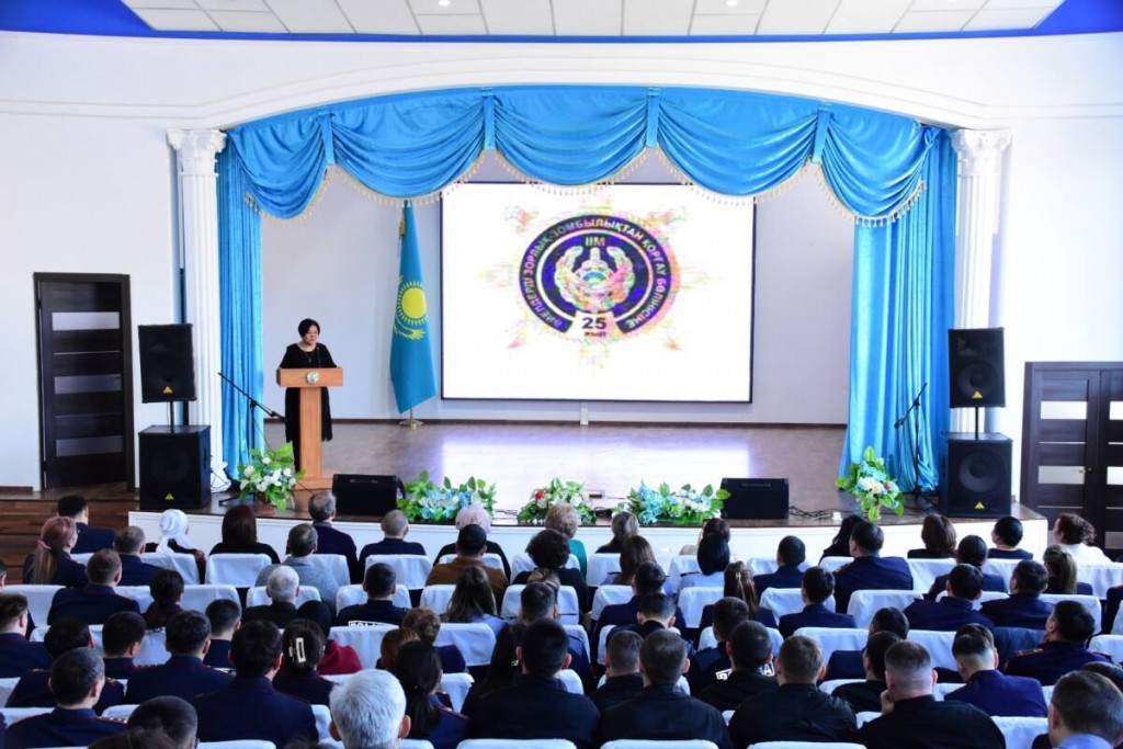Лучших сотрудников подразделений по защите женщин от насилия отметили в Караганде