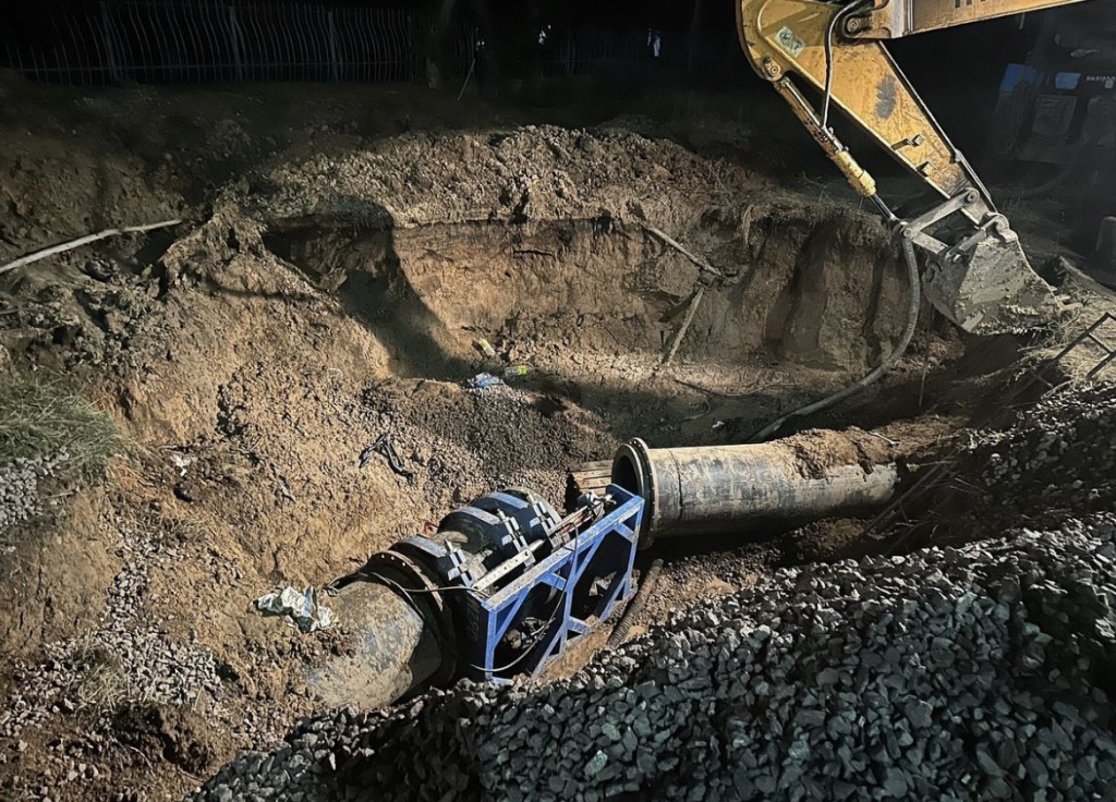 «В экстренном порядке работы ведутся», - аким Караганды находится на месте водопроводной аварии