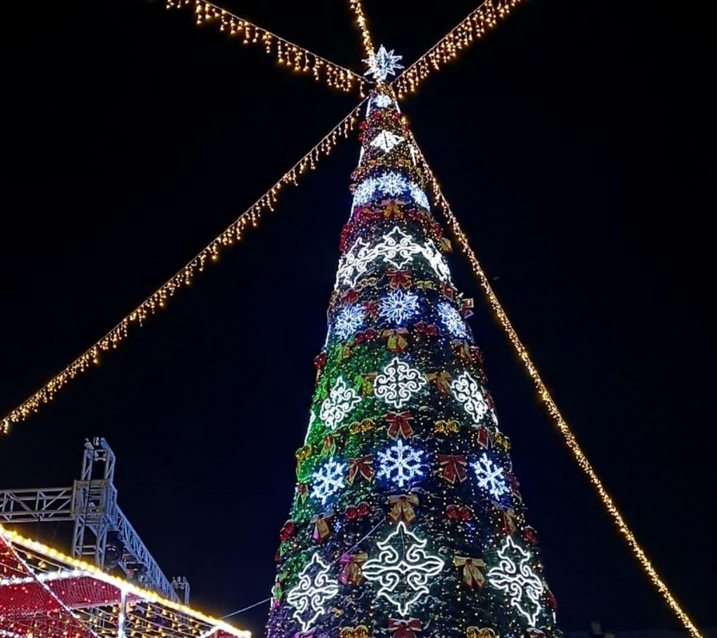 В Караганде зажглись огни главной ёлки