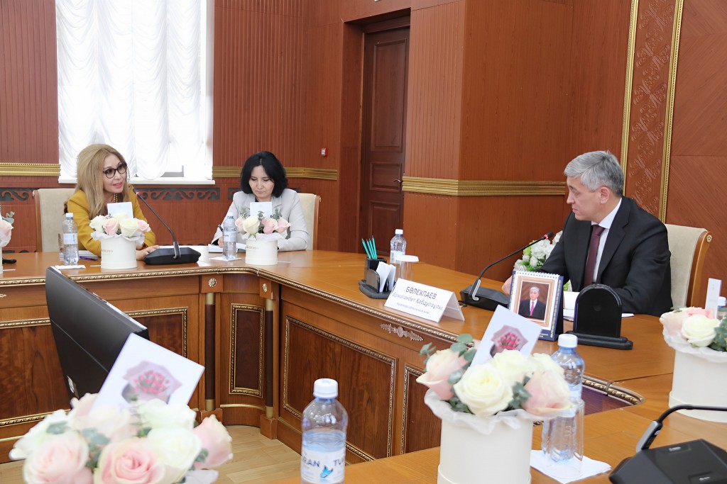 Сколько можно смотреть в окна соседнего дома? Жалобы на точечную застройку в Караганде продолжаются