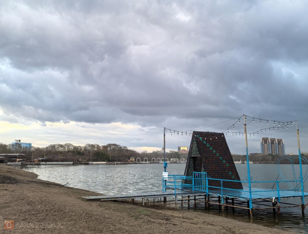 В Караганде продолжают благоустраивать Центральный парк