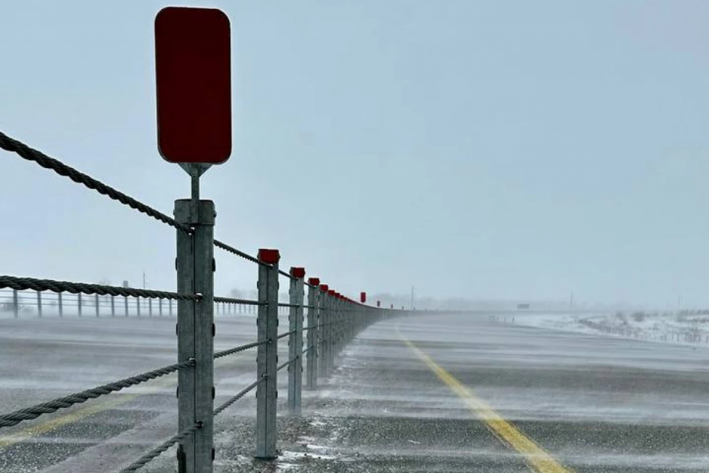 В Казахстане апробируют тросовое дорожное ограждение