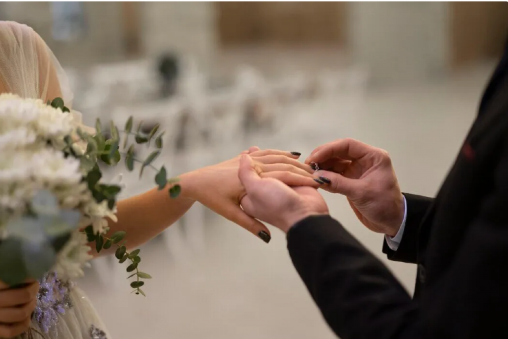 Около тысячи свадеб за день – казахстанцы создают семьи в зеркальную дату