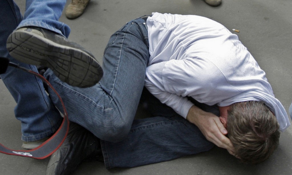 Шестерых подростков обвинили в нанесении тяжелых травм карагандинцу