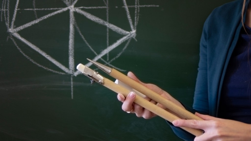 На сколько повысят зарплаты бюджетникам в Казахстане