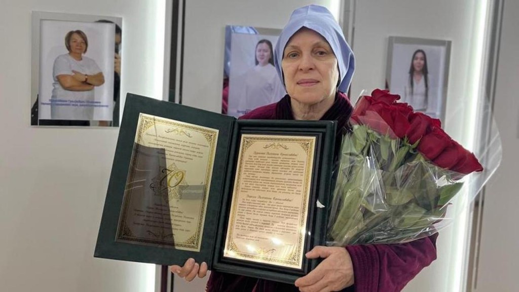 Ермаганбет Булекпаев поздравил с 70-летием известного карагандинского онколога