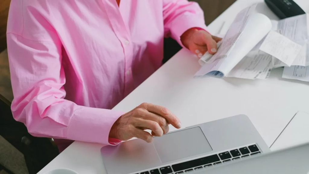 ҚР-дағы әлеуметтік төлемдер мен ерте зейнетақылар: 55 жасында кім және қалай қолдау ала алады